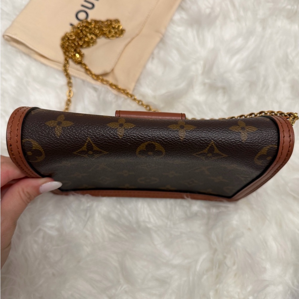 LOUIS VUITTON MONOGRAM DAUPHINE WALLET ON CHAIN BAG - Picture 9 of 14